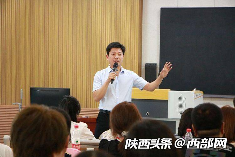 百名校长谈双减丨安康市第一小学校长胡刚携手家长同心协力画出最大