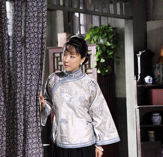 何仕文从1859年到1873年在香港逗留期间,和施娣同居,像夫妻一样共同