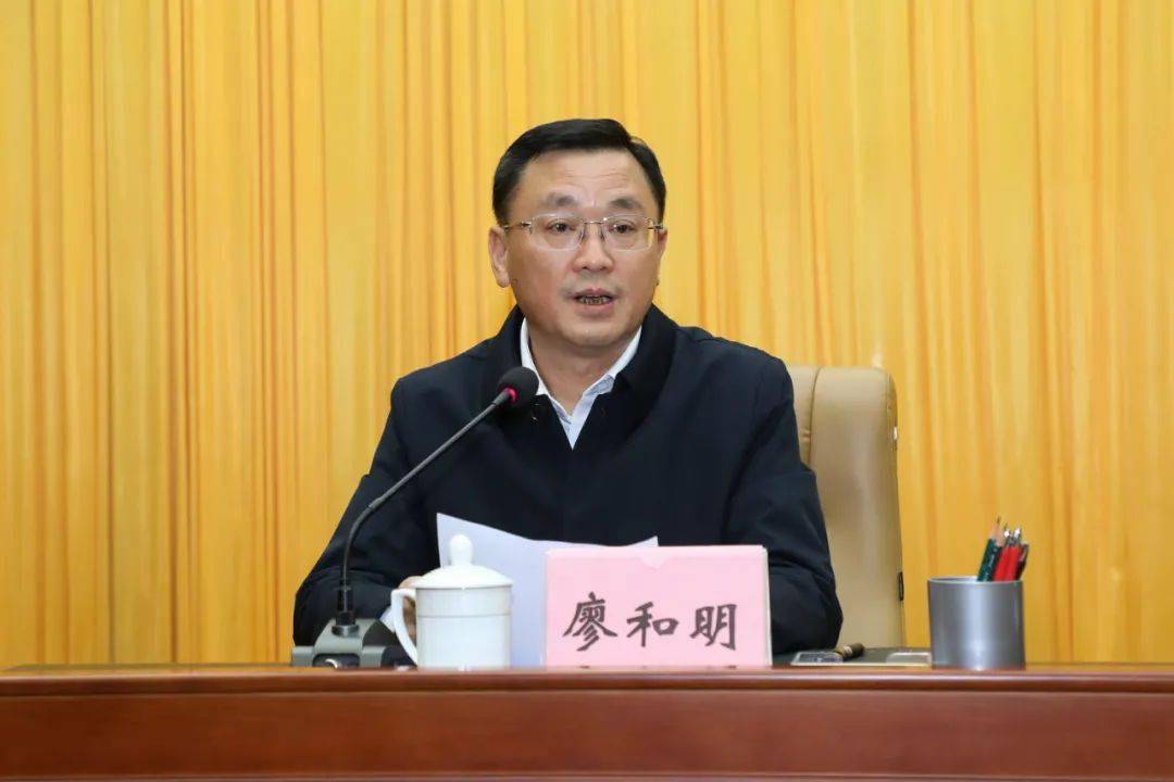 定了何朝建任来宾市委书记