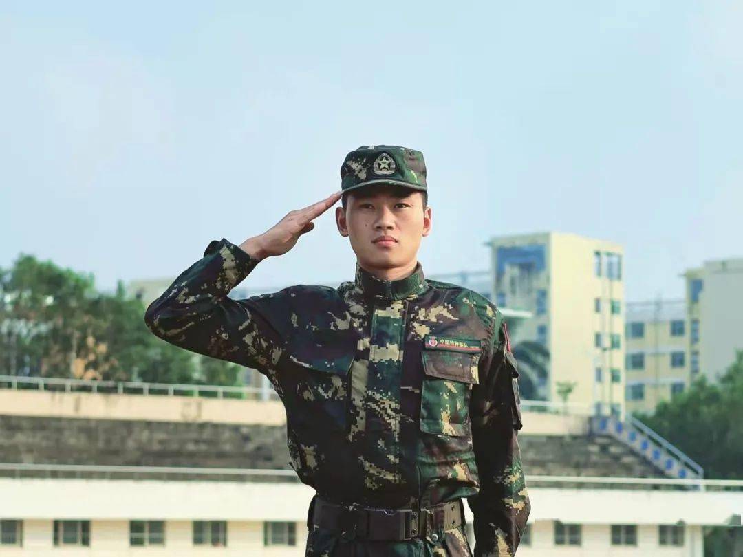 学长教官正在向你奔来_军训_军兵种_训练