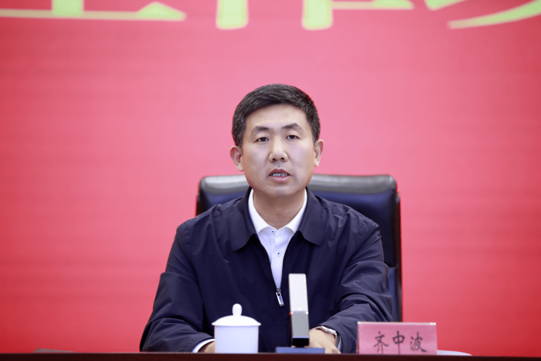 西青区委书记李清,区委副书记,区长殷学武出席会议并讲话.