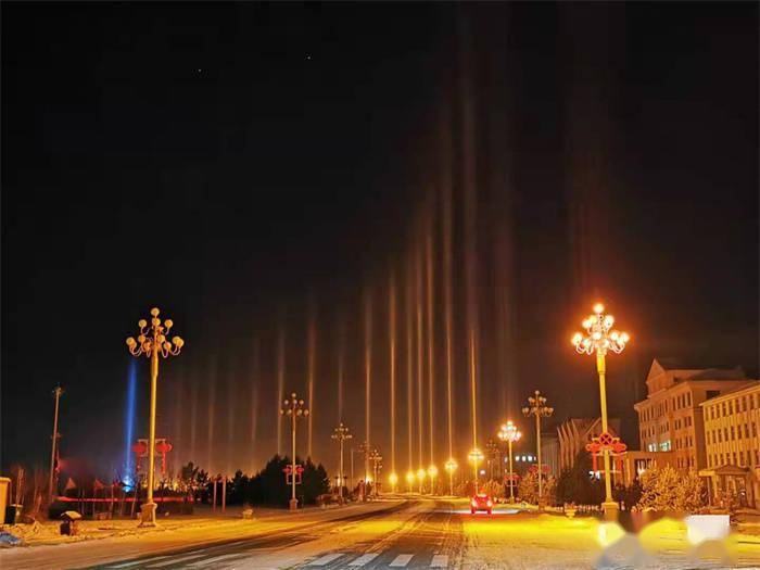 美轮美奂根河市寒夜光柱直上云霄