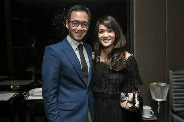 爷爷是郑裕彤丈夫也是百亿富豪她却靠着自己再赚到百亿家产