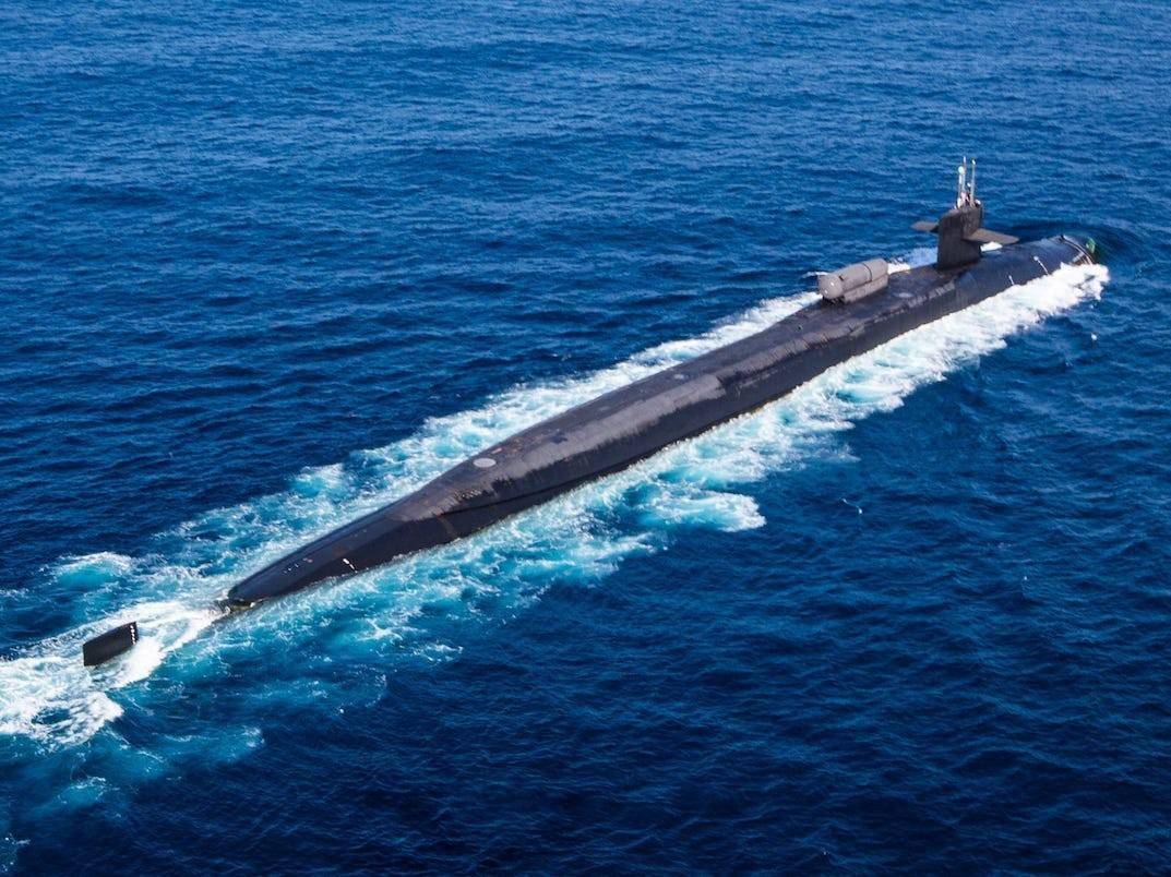 美军三艘核潜艇同时上浮威慑中国网友这是本月最佳笑话