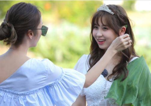 《带我去远方》陈意涵高秋梓荷叶装t台首秀_节目_音乐_胡彦斌