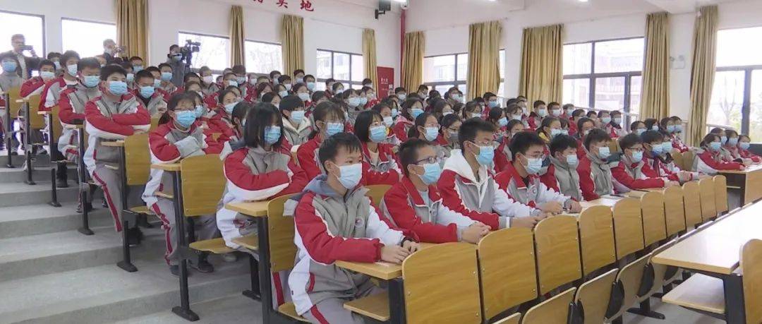 用奋斗书写青春华章!尹忠书记对莘莘学子寄予厚望_中国共产党_家乡_时代