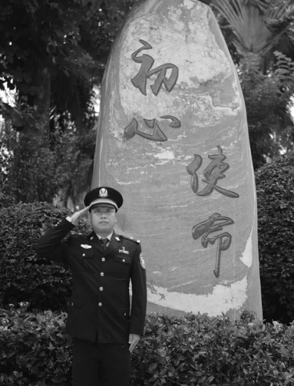 致敬!云南38岁民警与持枪毒贩殊死搏斗壮烈牺牲,英雄走好!