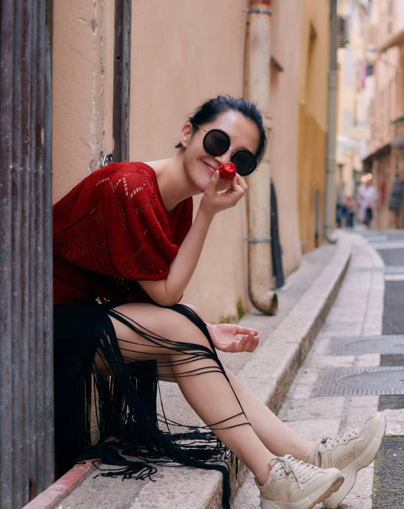 许晴现身活动,一袭白裙50岁美回初恋,踩20cm驴蹄鞋太拼_气质_少女