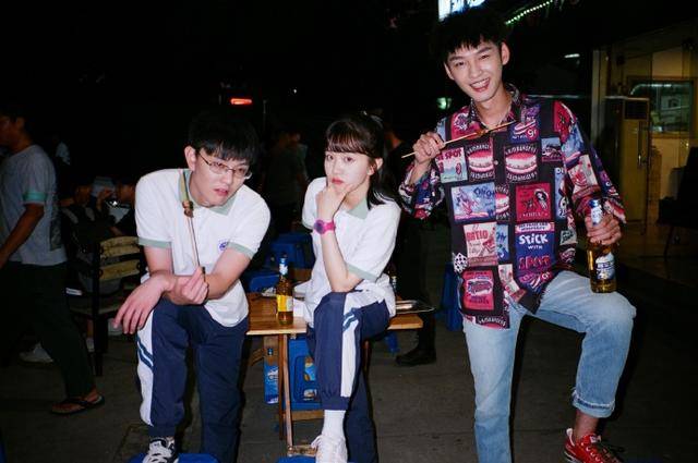 《棋魂》两大颜值代表,吴芊盈晒合照丑态百出,付伟伦却有点小帅_江雪