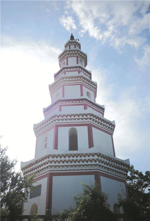 江华豸山凌云塔(也称文塔 建于同治八年(公元1869年,光绪四年
