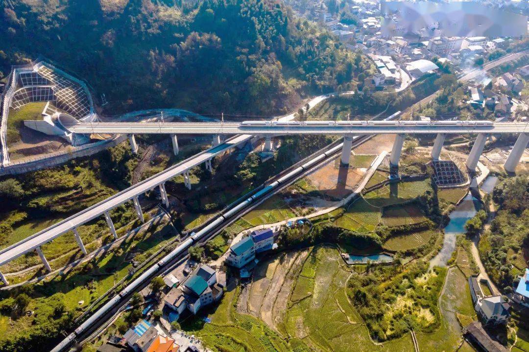 地理科普张吉怀高铁实现天堑变通途的中国式炫技