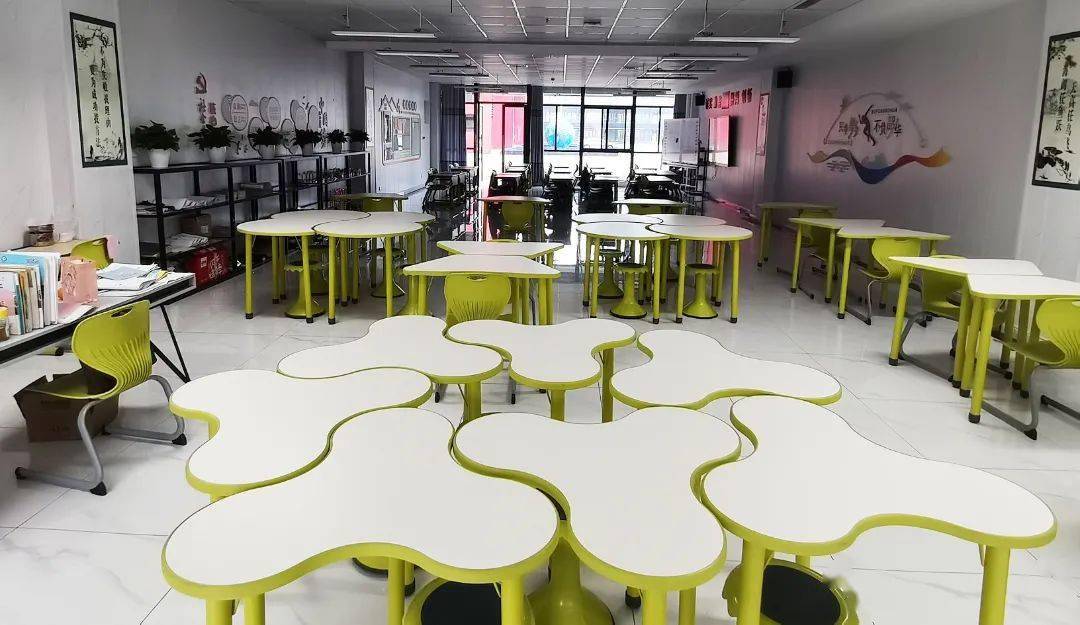 芜湖光华学校拥有超前的办学理念,教室打破常规设计,每间教室占地180
