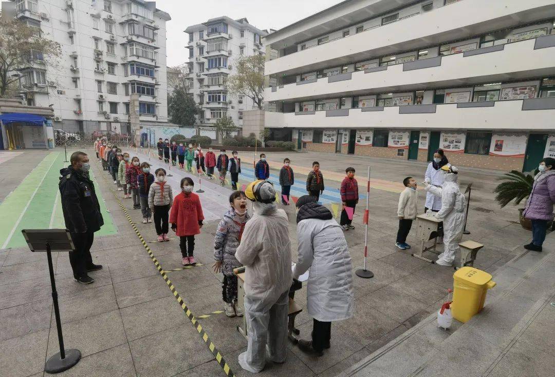 以练筑防防患未然记杭州市东园小学开展核酸检测应急演练