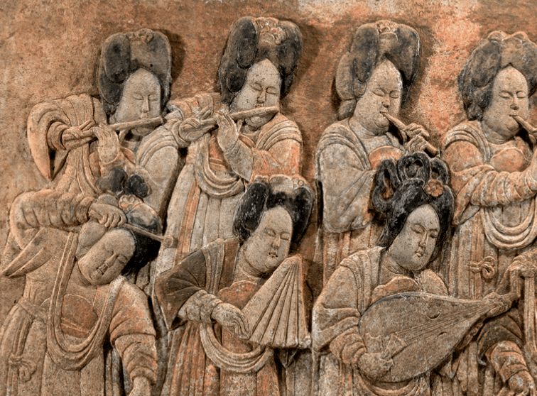 彩绘散乐浮雕里的这十几名乐伎的体态,服饰,发式,妆容,皆有"晚唐遗风"