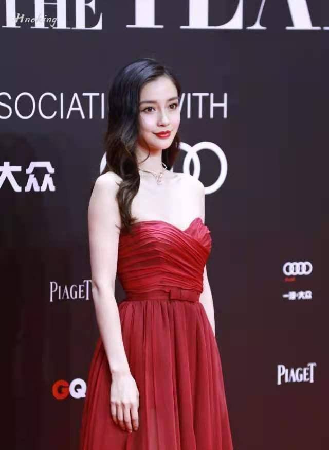 angelababy杨颖的衣品没话说一袭红色抹胸裙亮相气质太惊艳