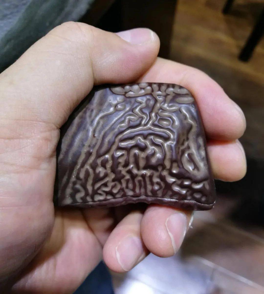 ""我"与反"我"(对石)"萢"(纂书华)字"酒"字石字(白泥石组合)藏文经文