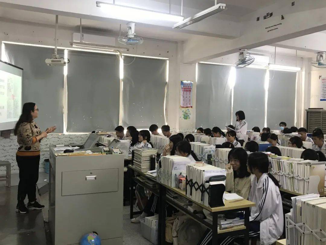 【阳光成长】潮南区"阳光成长"青少年心理健康教育活动走进六都中学