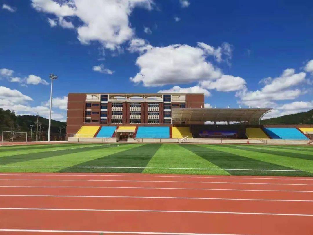 "乘着长风扶摇直上,纵然冰封黄河,雪满太行,子长中学的师生,也依旧气