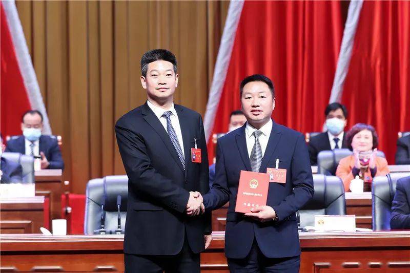 大会选举刘洪斌为县人大常委会主任,田兴国为县人民政府县长;选举罗宁