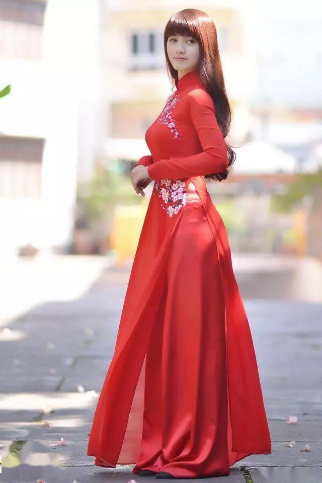 越南的奥黛像我国的旗袍怎么穿都好看