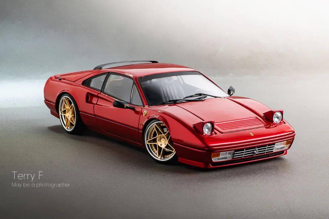 武装到牙齿10法拉利328钢铁侠配色