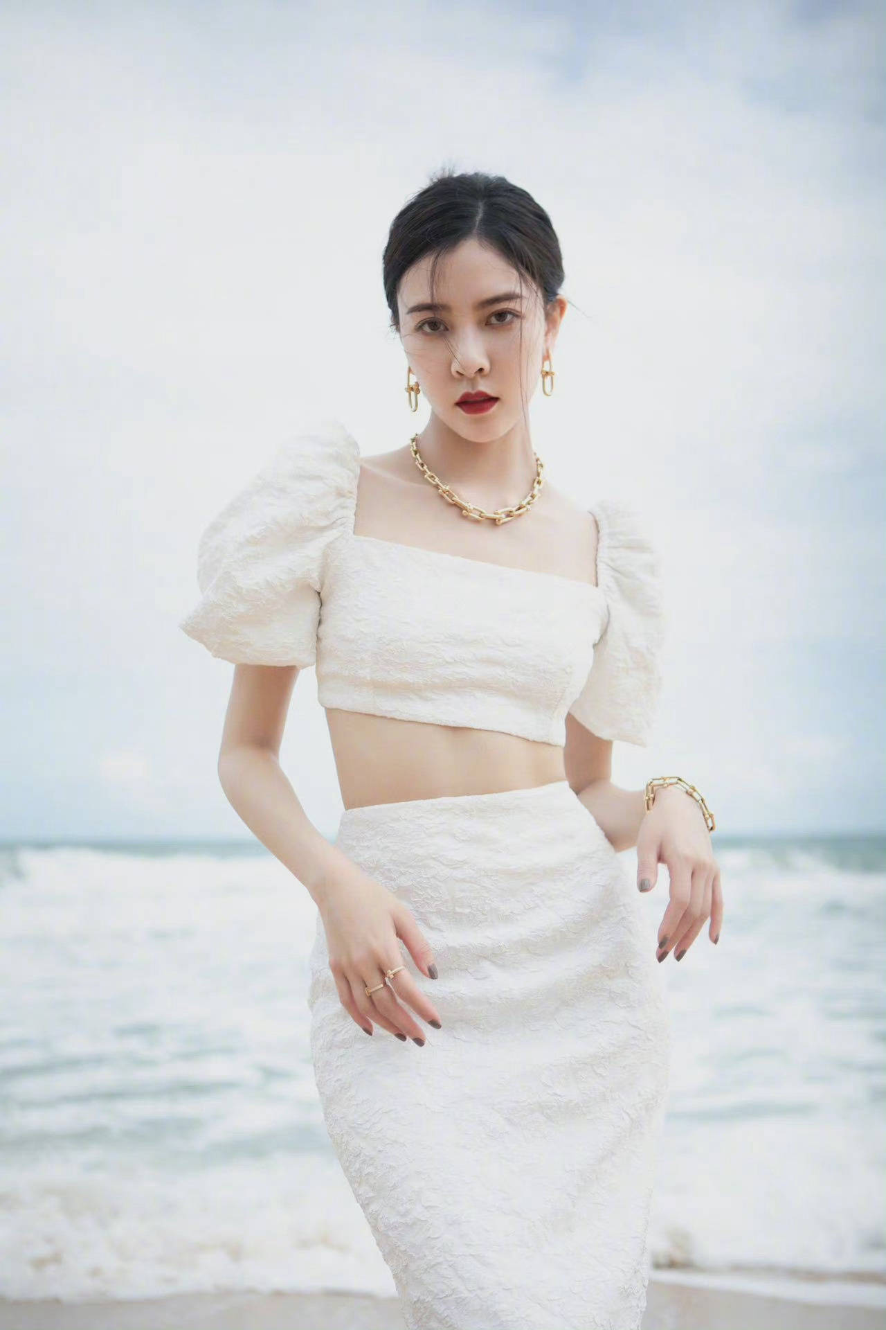 宋妍霏三亚海边大片,时尚感满满,cici真的好会拍,身材也很绝!