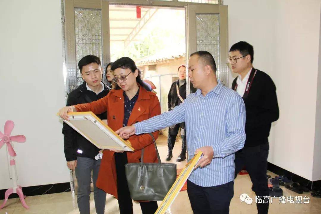 中国信达海南分公司向临高定点帮扶村捐赠一批物资并资助困难大学生