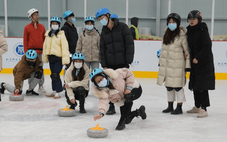 学院路街道|海淀学院路街道举办趣味冰雪体验活动，六所高校大学生齐参与