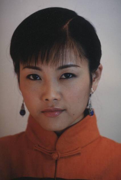 戴娆抗着顶风的旗死亡与童真擦肩而过最终摆脱命运嫁给了爱情