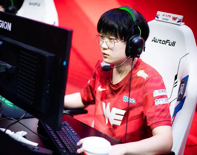 shanks竟是元年粉在ig夺冠之后才打职业这就叫天赋异禀