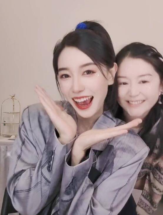 皮肤白嫩五官精致,一脸婴儿肥似少女_孙一文_社交_近况