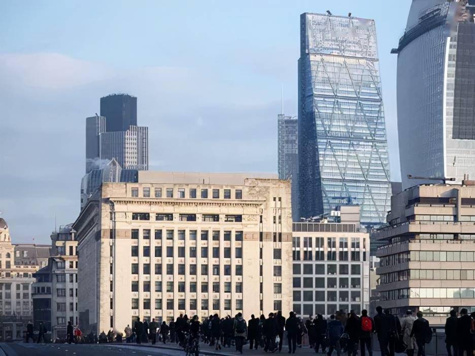 建筑高度224米,地上52层,地下4层,位于洛伊德大厦正对面的leadenhall