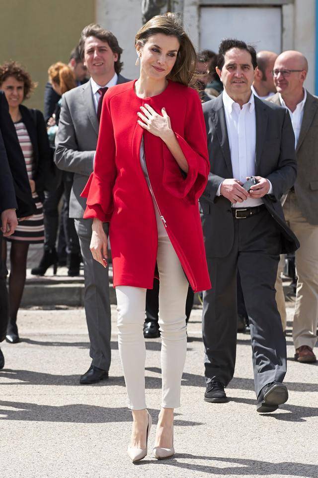 "裤"美人西班牙王后:她可能是最爱穿裤装的王室女性吧