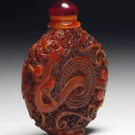 琥珀色の彫刻の鼻煙壺 琥珀色の彫刻の鼻煙壺 清十九世紀琥珀鼻煙壺| Asian Art / 5000 Years