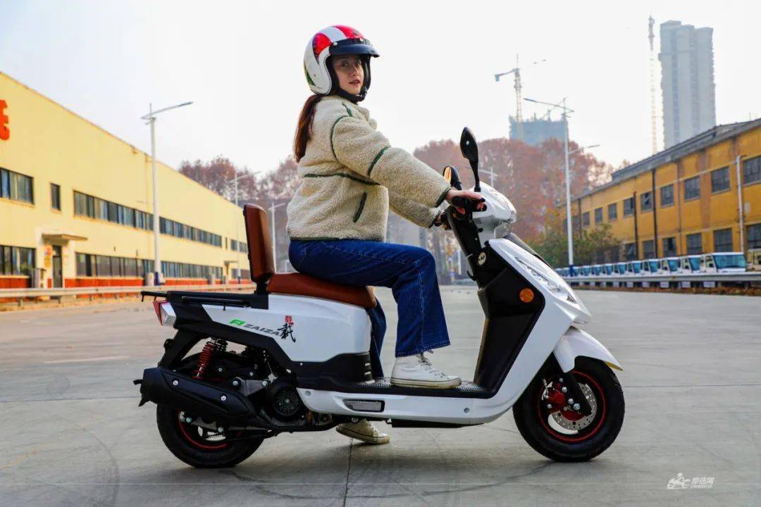 绵羊中的小皮卡大阳载载125评测