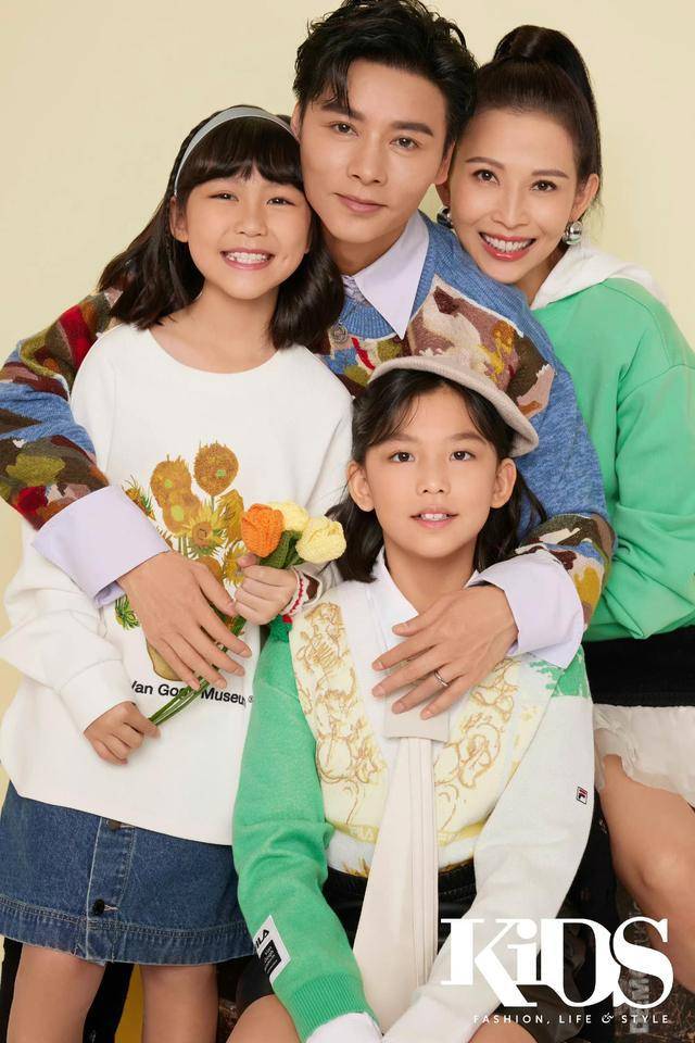 张晋蔡少芬一家五口全家福照片,小儿子也太可爱了_经营_家庭_都会