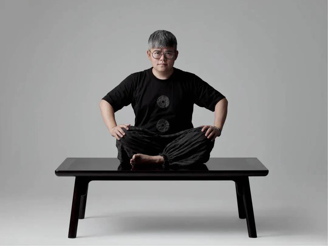 知名设计师洪卫获奖海报作品赏面具亮相珠海