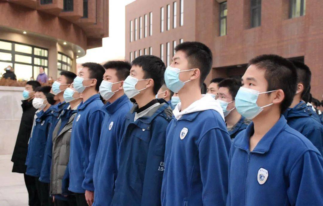 石家庄二中举行升旗仪式暨优秀集体及个人颁奖仪式