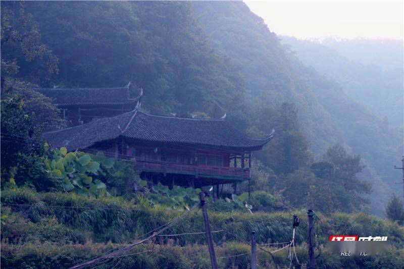 牧笛溪村地处张家界的最南端,属于沅水流域,是名副其实的传统村落.