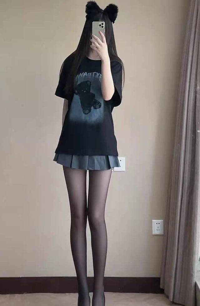 fairy和刘二萌秀美腿看到居然小蓝蓝傻了魔鬼身材堪比斯嘉丽