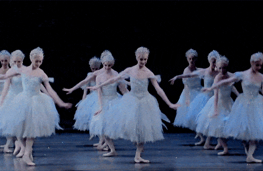 绝美芭蕾《胡桃夹子》,满足你对圣诞节的全部幻想_克拉拉_圆舞曲_梦幻