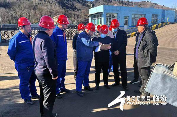 12月17日上午,安泽县政府副县长张浩,县工信局局长王军一行,深入永鑫