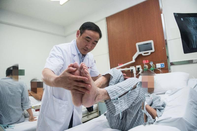 成熟技术|人工关节出问题？医生提醒：有不适别忍着 早期翻修更简单