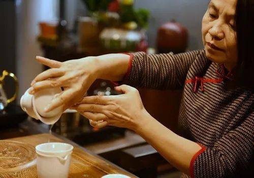 节气|今日冬至：漫漫冬夜，烹雪煎茶，不枉人间百年｜草地·二十四节气