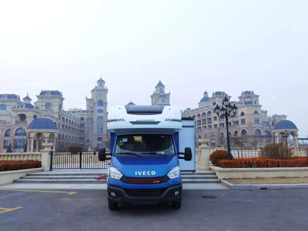 v8plus基于依维柯欧胜房车专用底盘打造,搭载3.