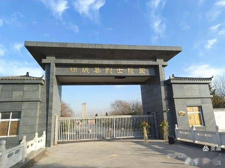 柘城县第二实验中学团委于2021年12月19日上午,在柘城县烈士陵园举行