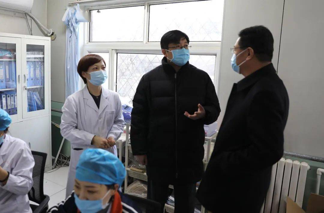 12月20日,滨海新区区委常委,副区长戴雷调研古林街新冠疫苗接种和街域