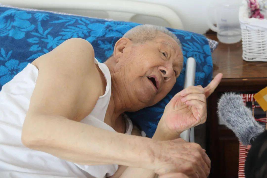 接到甘县村书记电话:"你们联系明天采访的老革命宋美英今天早上去世了