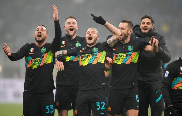 聯(lián)播|體壇聯(lián)播｜國際乒聯(lián)年終排名國乒領(lǐng)跑，山東泰山最快周末奪冠