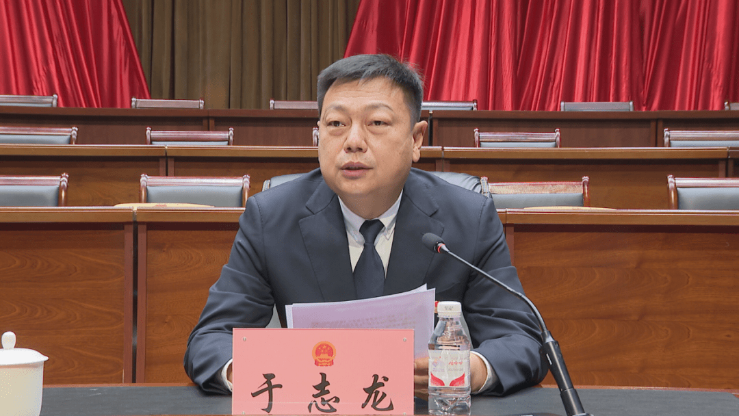 县委副书记于志龙主持会议,县委书记王继武出席会议并讲话.